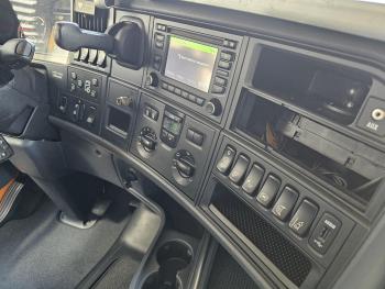Scania R410 6x2 + NOOTEBOOM TIEFLADER